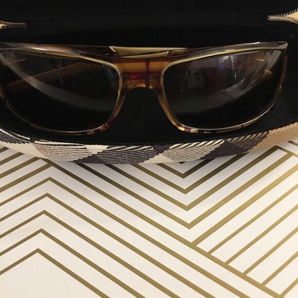 Vintage Burberry Shades with Interchangeable lenses - Picture 10 of 10